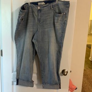 Torrid boyfriend cropped jeans size 26